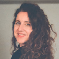 Inma-Pinon-Rey-Psioterapeuta-Gestalt-en-El-Olivo-Psicoterapia-Humanista-768x551